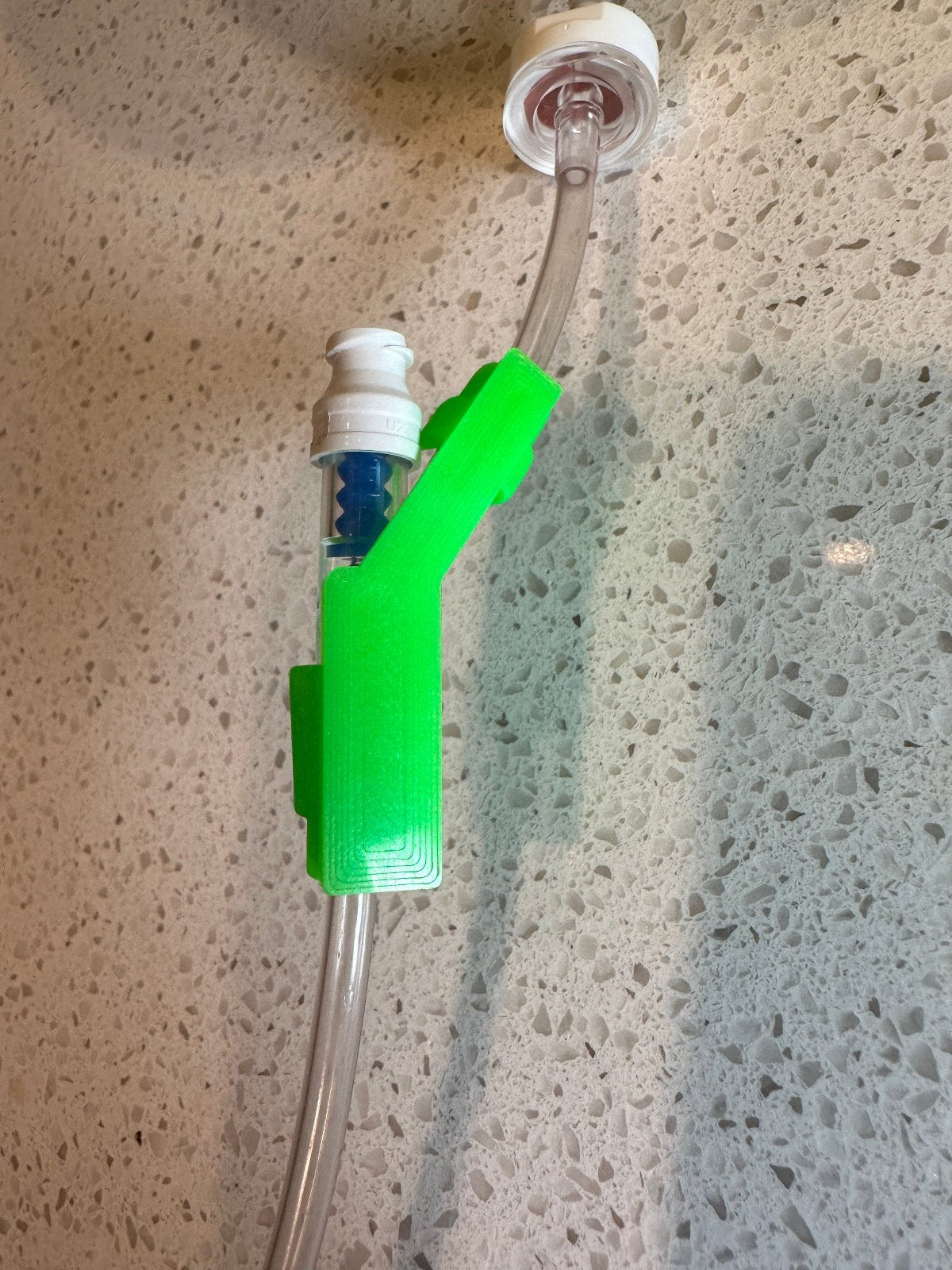 Green clip-style port identifier on an IV tubing port